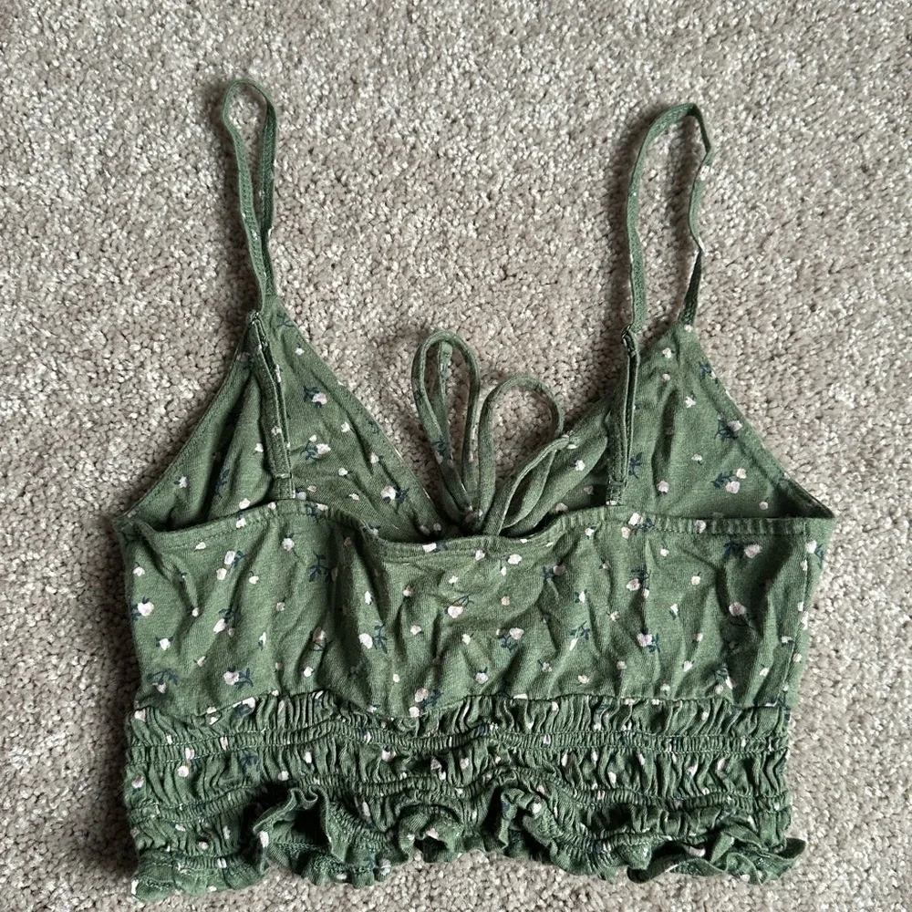 Aéropostale Green Floral Crop Top - Picture 2 of 3